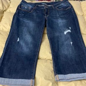 Time and Tru, Jean distress capris. Size 16, 22” inseam.